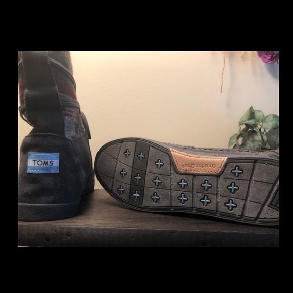 Gray Tribal TOMS Nepal Size 7.5 New - Picture 3 of 3